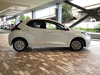2024 Toyota Yaris IV, белый, 1125777 рублей, вид 5