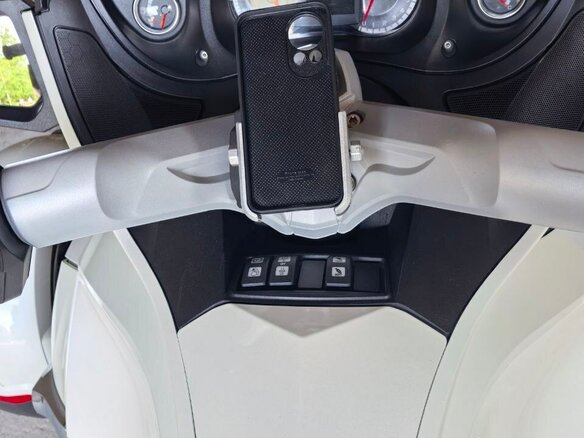 2011 BRP Can-Am Spyder, белый, 1500000 рублей - вид 22