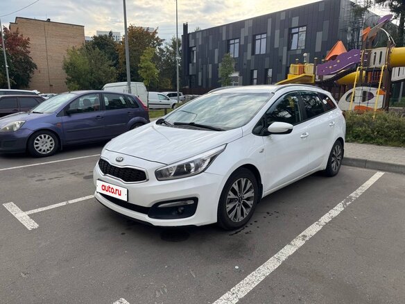2017 Kia Ceed II Рестайлинг, белый, 1240000 рублей