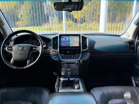 2015 Toyota Land Cruiser 200 Series Рестайлинг 2, чёрный, 4599000 рублей - вид 9