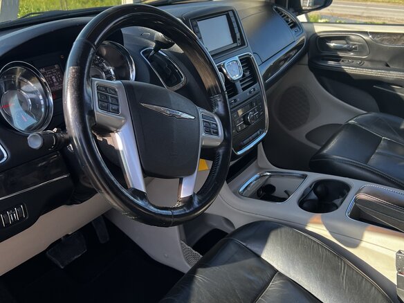 2013 Chrysler Voyager Grand V Рестайлинг, чёрный, 1940000 рублей - вид 5