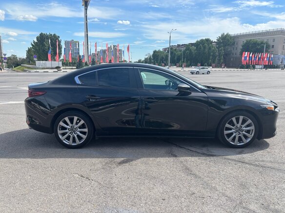 2020 Mazda 3 IV (BP), чёрный, 2050000 рублей - вид 2