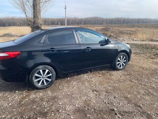 2013 Kia Rio 4-speed III, чёрный, 730000 рублей, вид 2