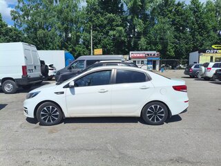 2015 Kia Rio III Рестайлинг, белый, 790000 рублей, вид 2