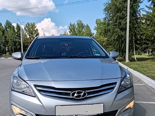 2014 Hyundai Solaris I Рестайлинг, серебристый, 1150000 рублей, вид 1