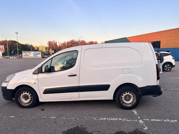 2012 Citroen Berlingo I Рестайлинг, белый, 430000 рублей - вид 3