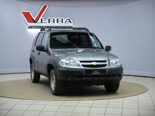 2017 Chevrolet Niva I Рестайлинг, серый, 630000 рублей, вид 3