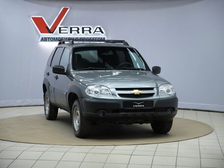 2017 Chevrolet Niva I Рестайлинг, серый, 590000 рублей, вид 3