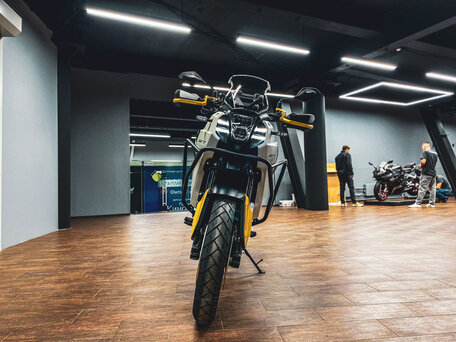 2026 QJMotor SVT 650 X, жёлтый, 729000 рублей, вид 3