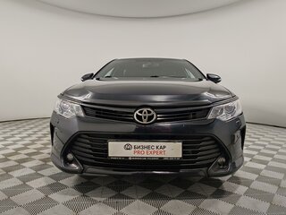 2017 Toyota Camry VII (XV50) Рестайлинг, чёрный, 2049000 рублей, вид 2