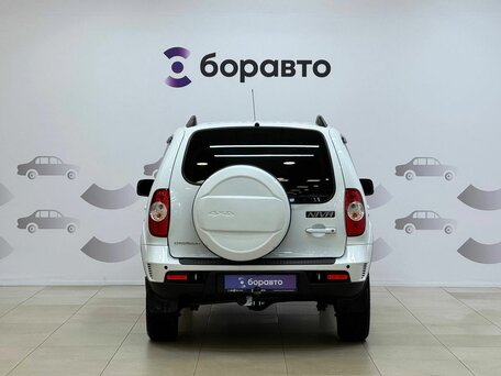 2018 Chevrolet Niva I Рестайлинг, белый, 820000 рублей, вид 5