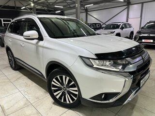 2021 Mitsubishi Outlander III Рестайлинг 3, белый, 2400000 рублей, вид 5