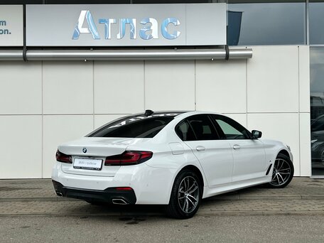 2020 BMW 5 серии 520d xDrive VII (G30/G31/G38) Рестайлинг, белый, 4490000 рублей, вид 2