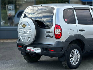 2010 Chevrolet Niva I Рестайлинг, серебристый, 329000 рублей, вид 5