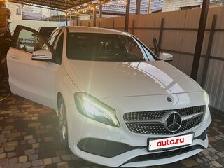 2017 Mercedes-Benz A-Класс 180 III (W176) Рестайлинг, белый, 1800000 рублей, вид 3