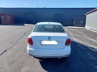 2016 Volkswagen Polo V Рестайлинг, белый, 460000 рублей, вид 4
