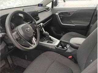 2024 Toyota RAV4 V (XA50), белый, 3200000 рублей, вид 3