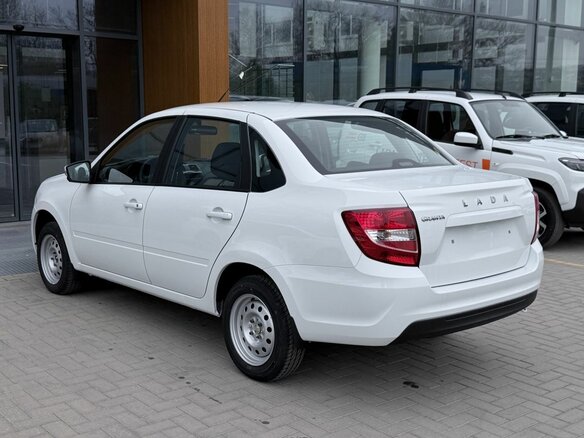 2026 Lada (ВАЗ) Granta I Рестайлинг, белый - вид 6