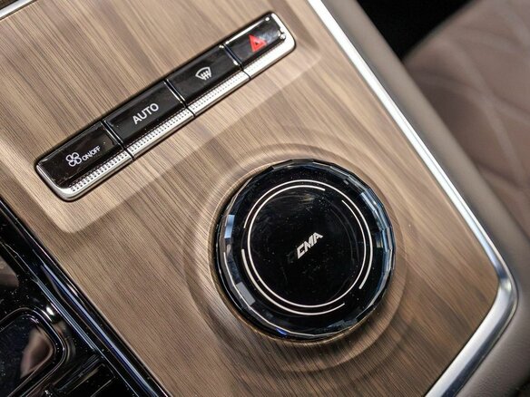2026 Geely Monjaro I Рестайлинг, белый, 4954990 рублей - вид 23