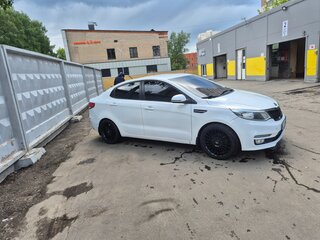 2015 Kia Rio III Рестайлинг, белый, 900000 рублей, вид 2