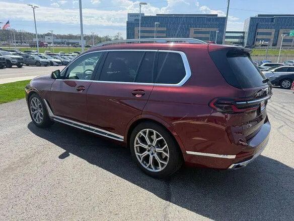 2025 BMW X7 40i I (G07) Рестайлинг, пурпурный, 9981119 рублей - вид 3