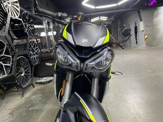 2020 Triumph Street Triple, чёрный, 1100000 рублей, вид 2