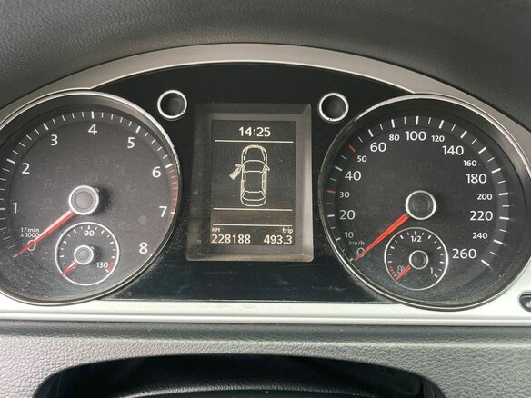 2013 Volkswagen Passat B7, коричневый, 950000 рублей - вид 9