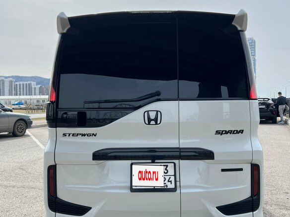 2018 Honda Stepwgn Spada V Рестайлинг, белый, 2365000 рублей - вид 14