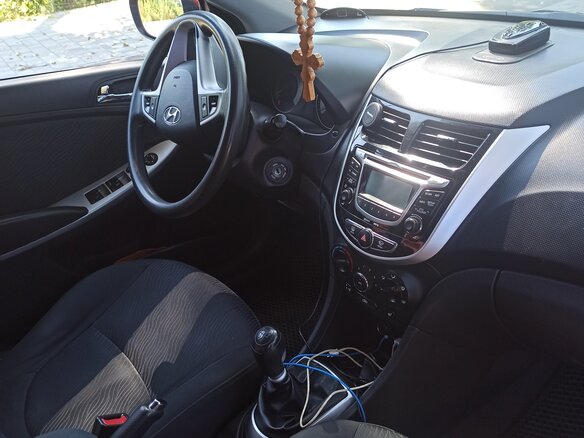 2011 Hyundai Solaris I, красный - вид 16