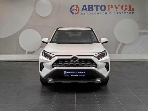 2020 Toyota RAV4 V (XA50), белый - вид 2
