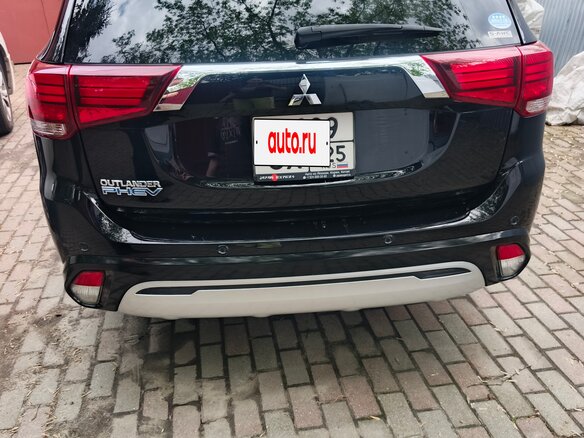 2019 Mitsubishi Outlander PHEV III Рестайлинг 3, чёрный, 3000000 рублей - вид 3