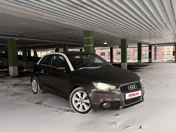2011 Audi A1 I (8X), коричневый, 900000 рублей - вид 3