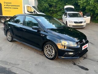 2017 Volkswagen Polo V Рестайлинг, чёрный, 1000000 рублей, вид 2