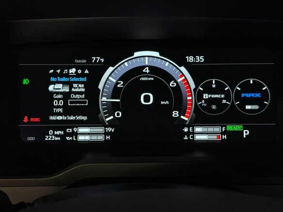 2025 Toyota Tundra CrewMax III, чёрный - вид 8