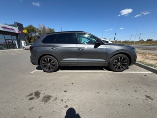 2018 Volkswagen Touareg III, серый, 5050000 рублей, вид 2