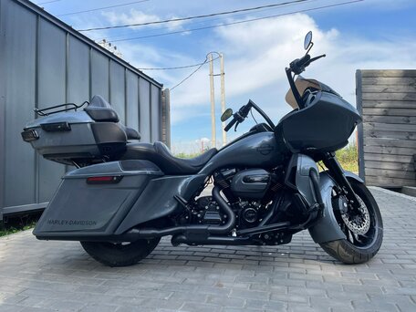 2017 Harley-Davidson Road Glide, серый, 2150000 рублей, вид 1