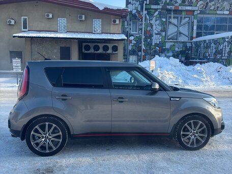 2018 Kia Soul II Рестайлинг, серебристый, 1850000 рублей, вид 2