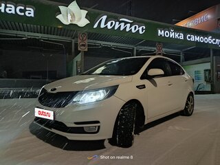 2016 Kia Rio III Рестайлинг, белый, 1020000 рублей, вид 1