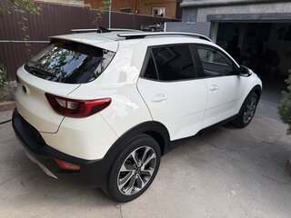 2020 Kia Stonic I, белый, 1580066 рублей, вид 4