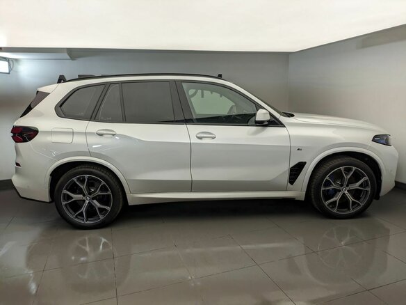 2025 BMW X5 40i IV (G05/G18) Рестайлинг, белый, 15350000 рублей - вид 5