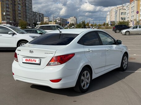 2013 Hyundai Solaris I, белый, 650000 рублей, вид 3
