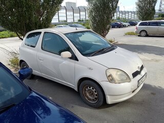 2000 Toyota Vitz I (P10), белый, 149999 рублей, вид 5