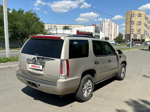 2008 Cadillac Escalade III, серый, 1400000 рублей - вид 3