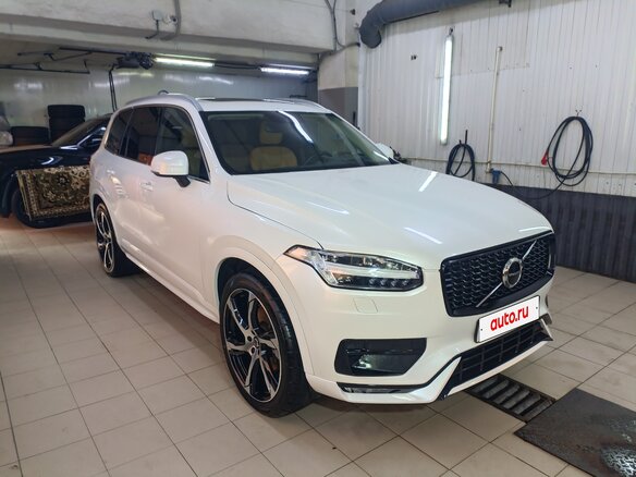 2022 Volvo XC90 II Рестайлинг 1, белый, 4850000 рублей - вид 6