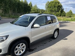 2013 Volkswagen Tiguan I Рестайлинг, серебристый, 990000 рублей, вид 4