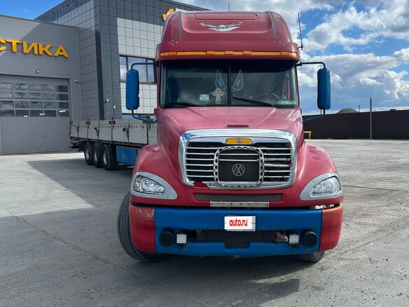 2003 Freightliner Columbia, красный, 1700000 рублей