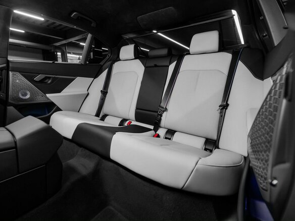 2026 BMW M5 VII (G90), синий, 22800000 рублей - вид 33