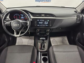 2022 Kia Rio IV Рестайлинг, белый, 1715000 рублей, вид 5