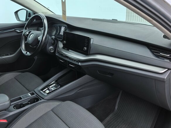 2021 Skoda Octavia IV (A8), серебристый, 1740000 рублей - вид 20