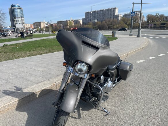 2014 Harley-Davidson Street Glide, серый, 1250000 рублей - вид 2